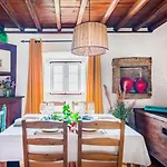 Casa 10 Janelas At Monsanto
