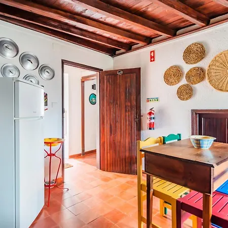 Casa 10 Janelas @ * Monsanto