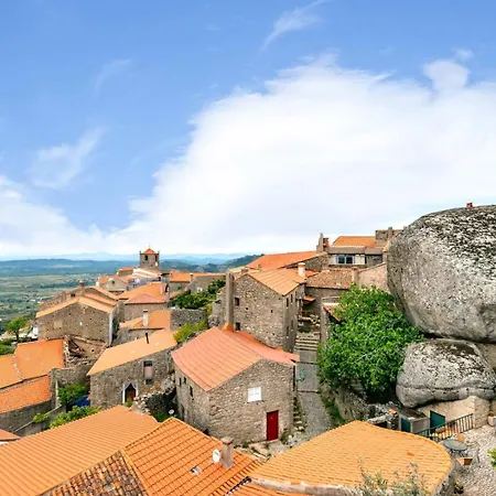 Casa 10 Janelas At Hébergement de vacances Monsanto